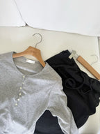 休閒鬆弛感button tee