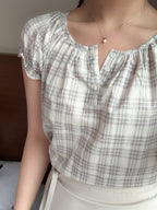 法式女孩的checked blouse