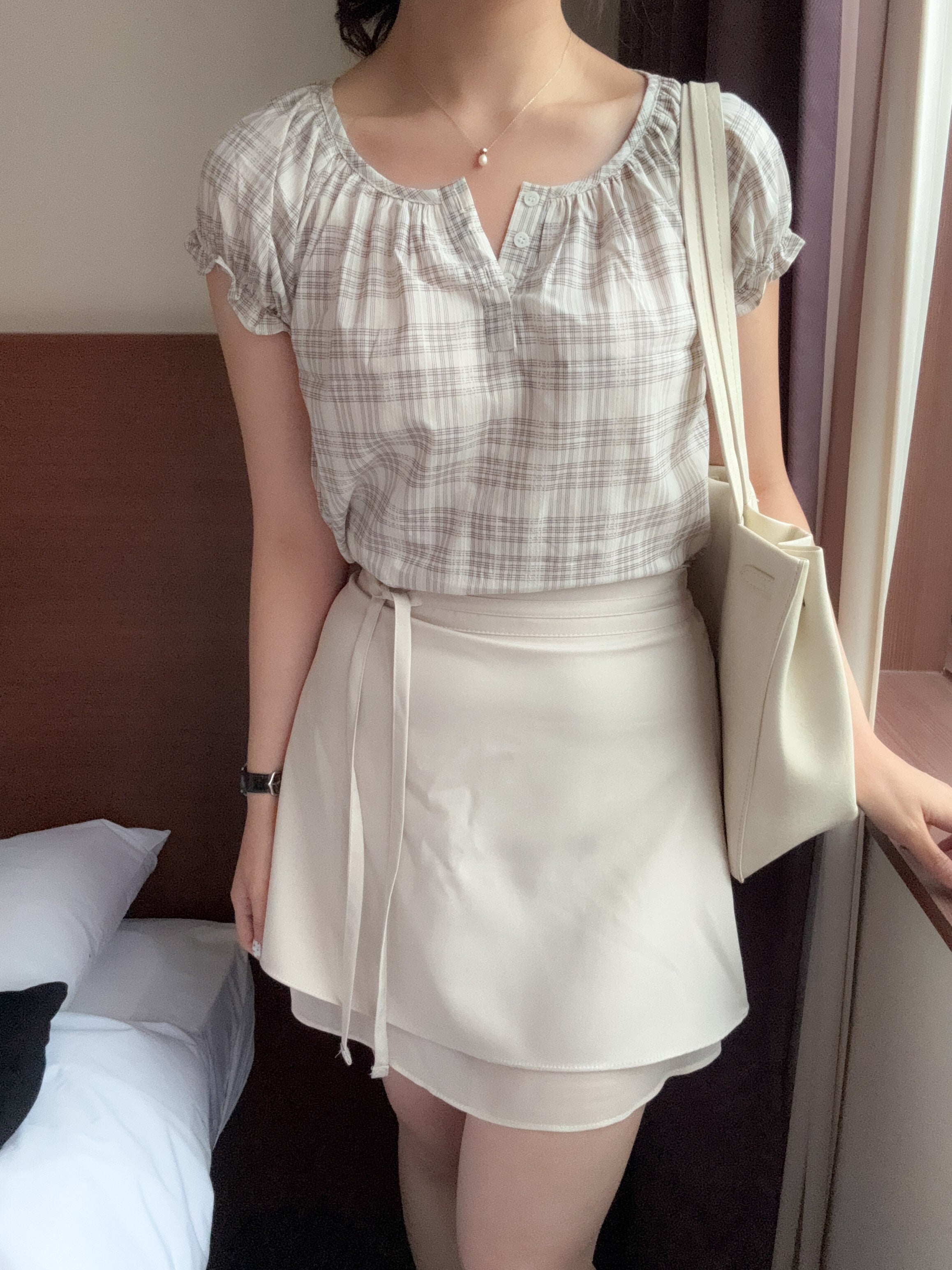 法式女孩的checked blouse