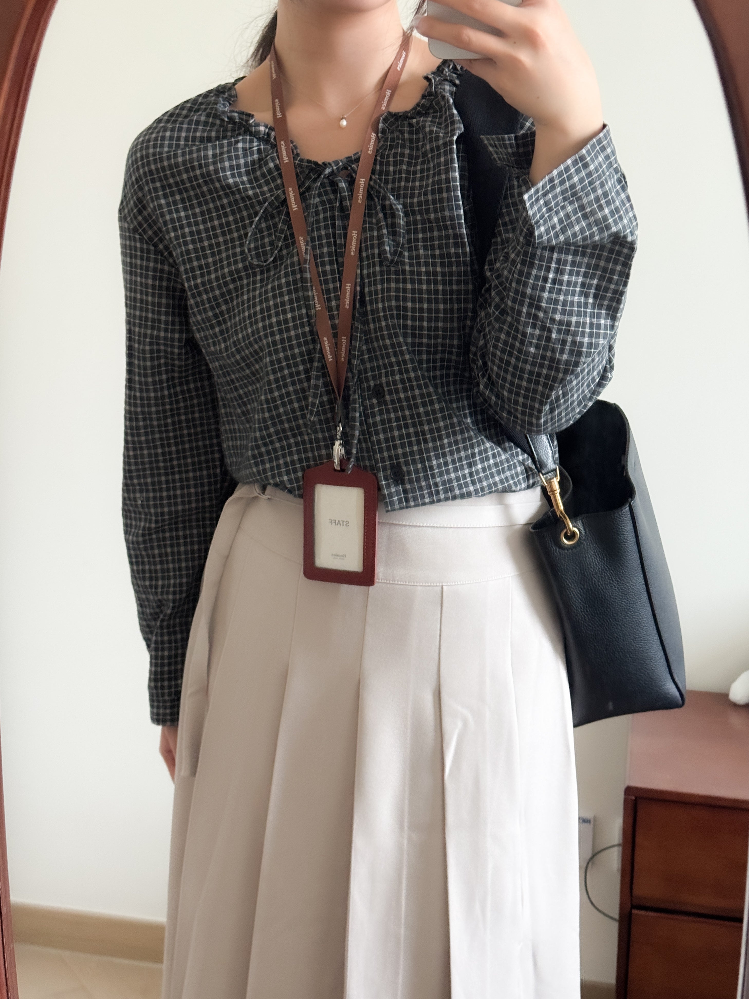 法式女孩的格紋blouse