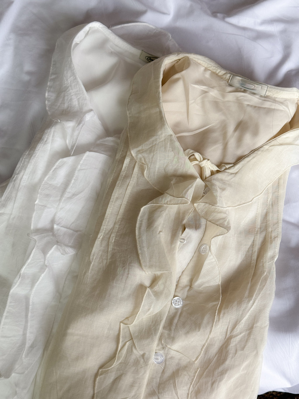法式女孩的spring ruffle blouse