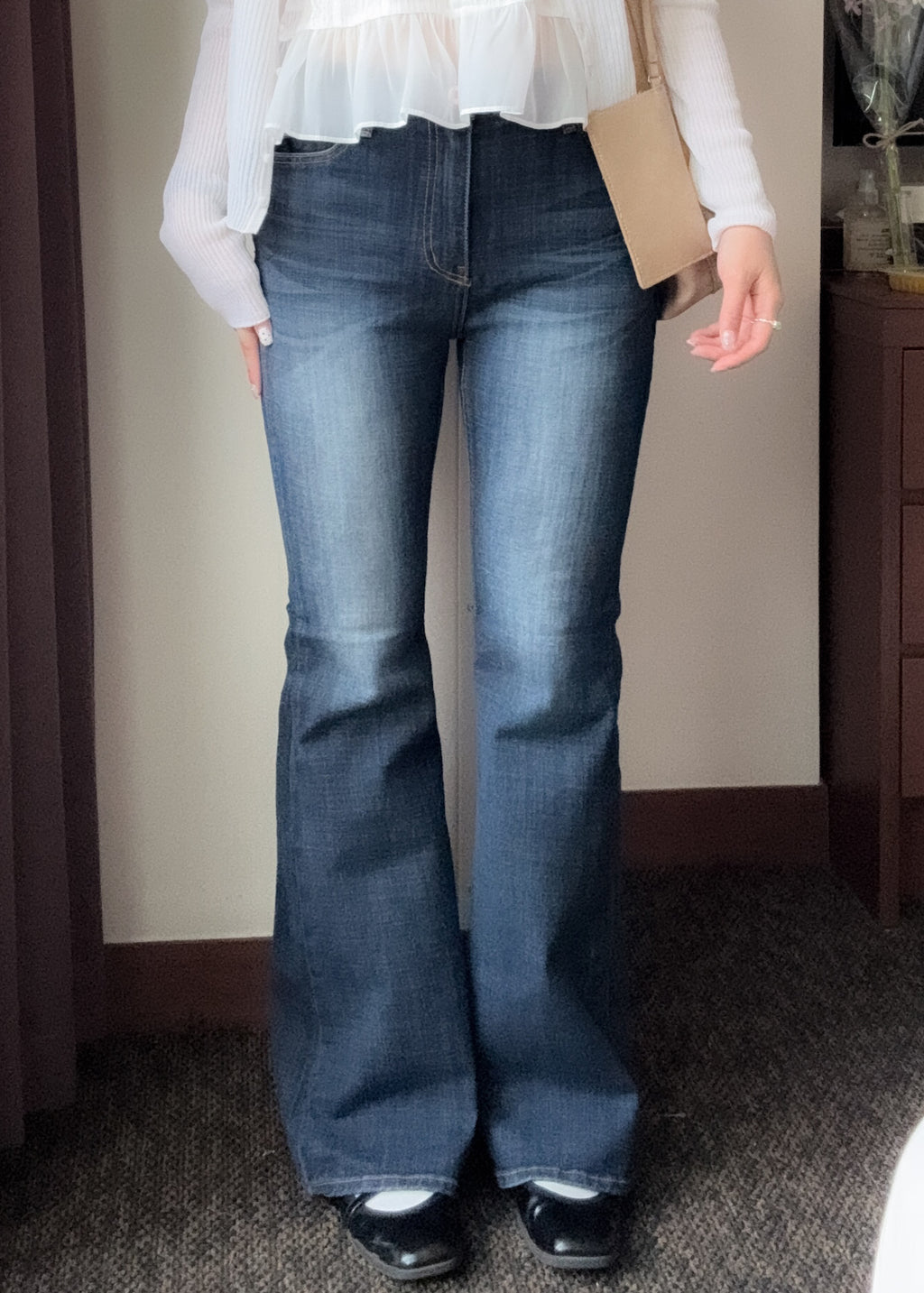 復古女孩的vintage flared jeans