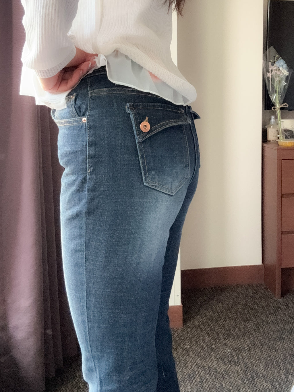 復古女孩的vintage flared jeans
