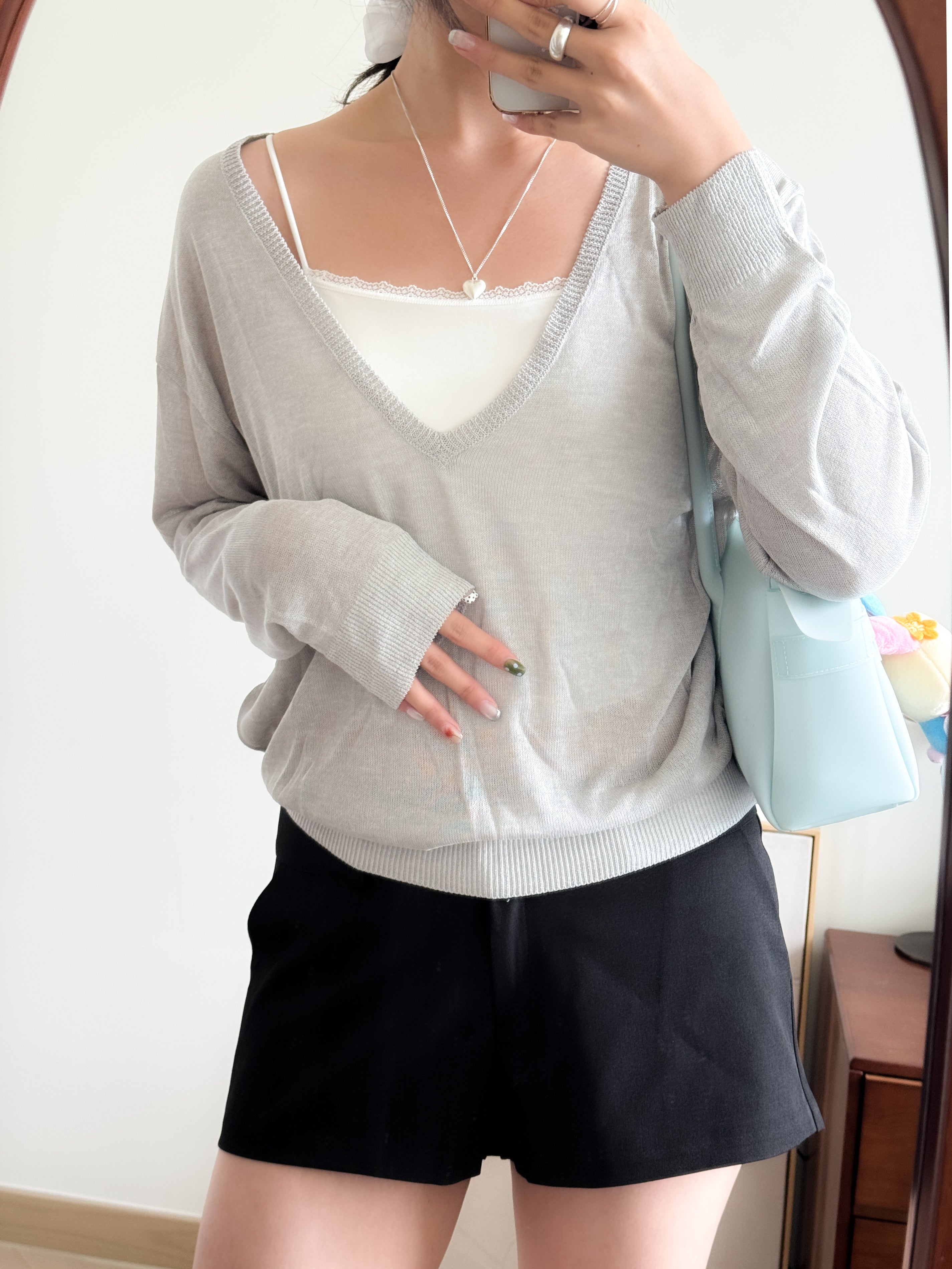 夏天韓妹必備的防曬V KNIT(天絲料）