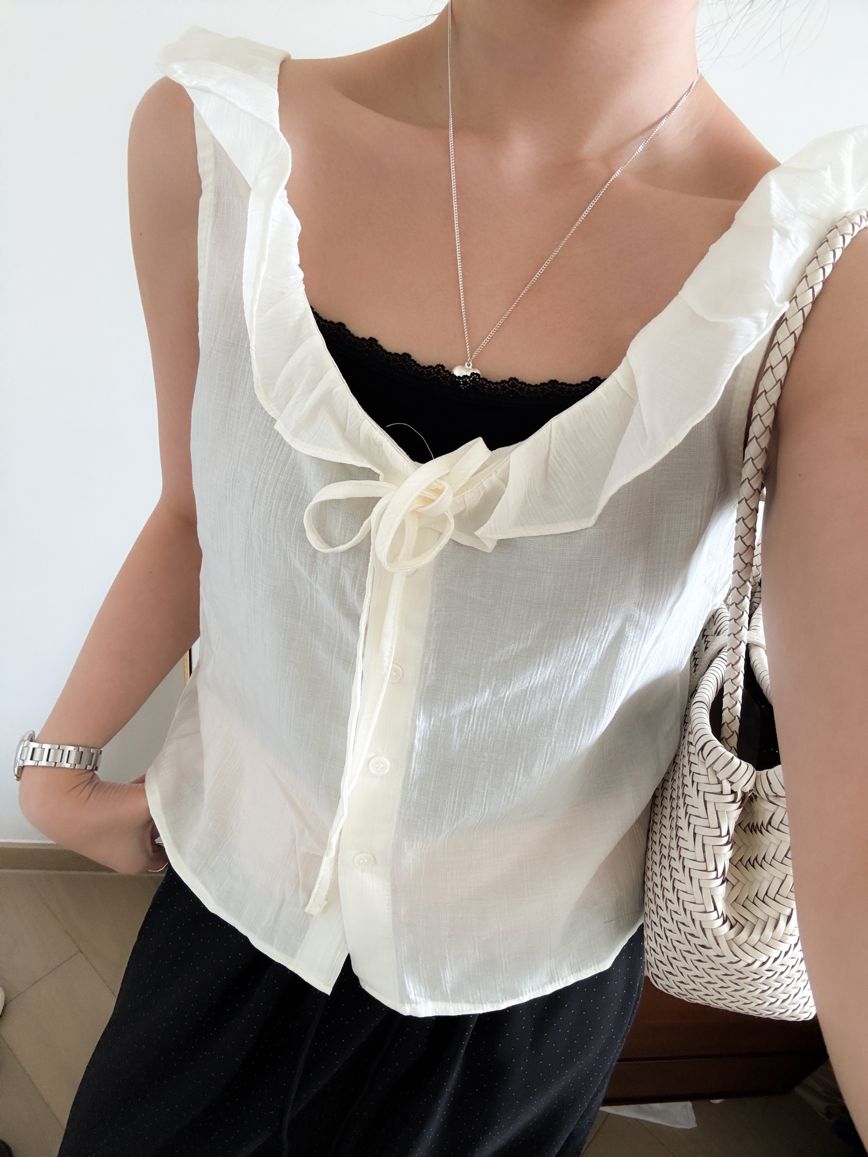 夏天內搭必備//冰涼感平領laces bra top