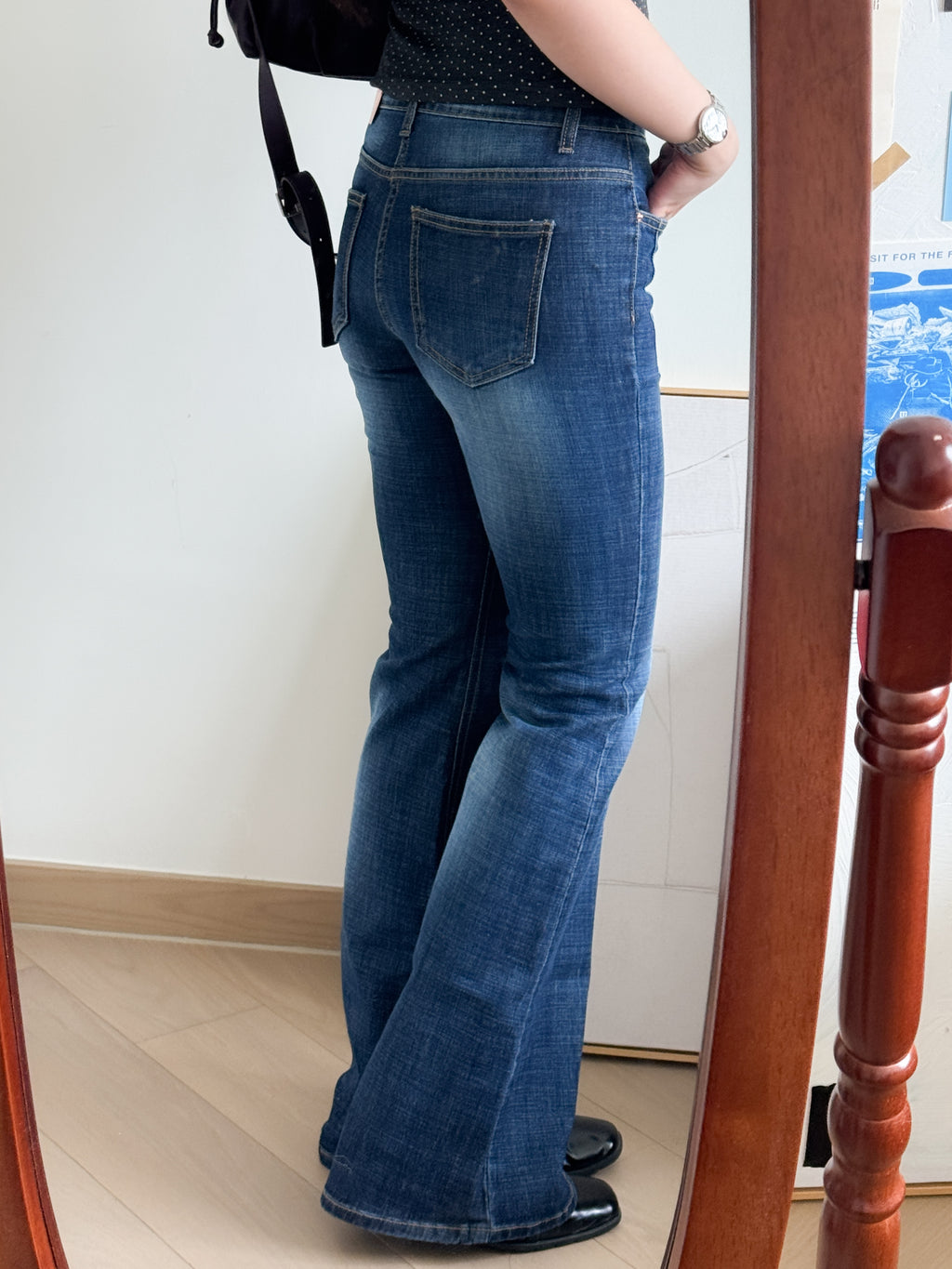 復古甜酷女孩的中腰喇叭牛仔褲