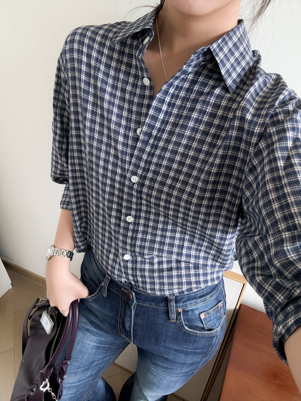 復古女孩的格紋中袖恤衫