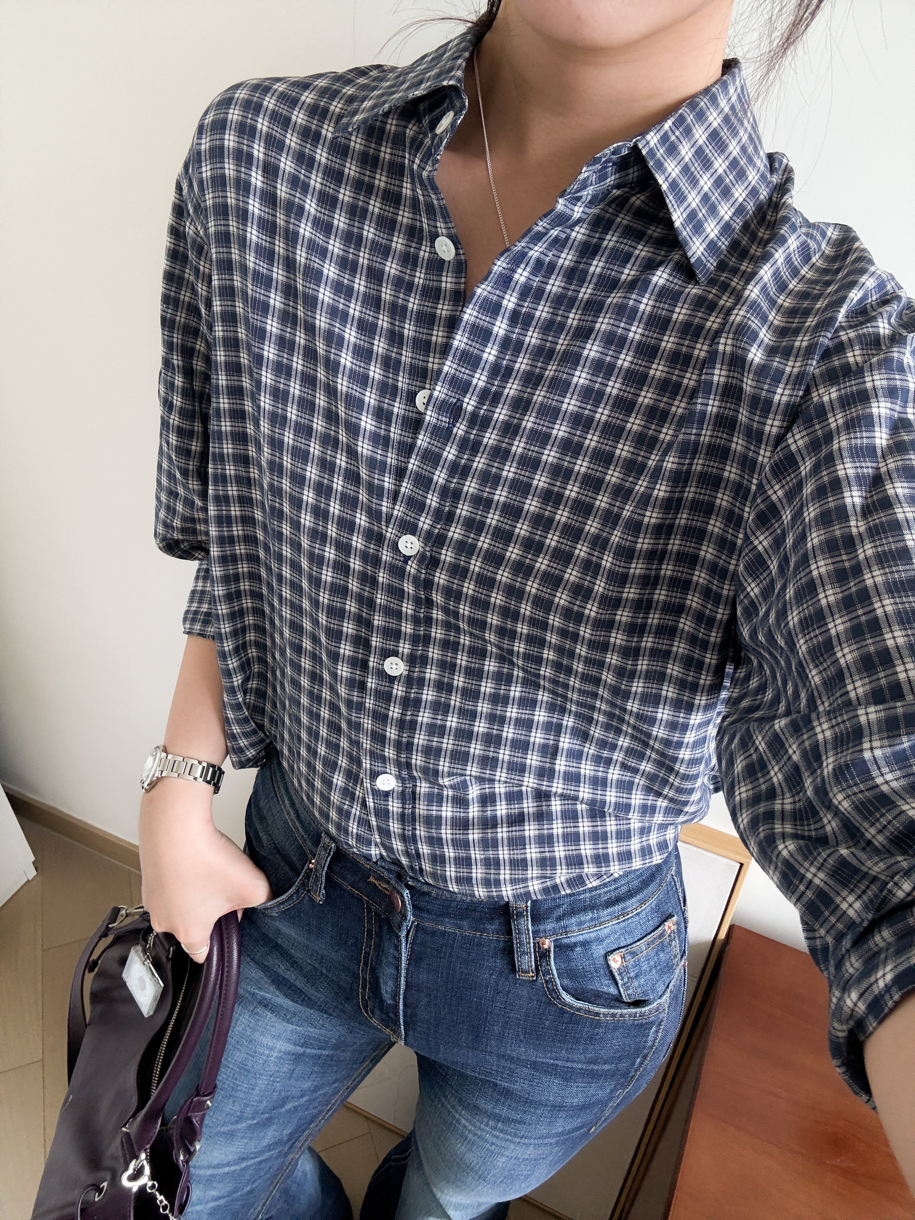 復古女孩的格紋中袖恤衫