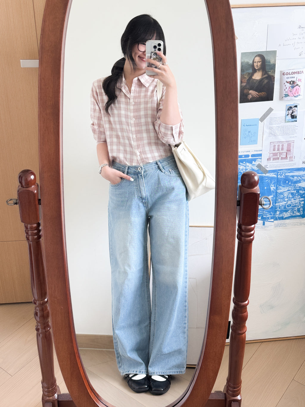 復古女孩的格紋中袖恤衫