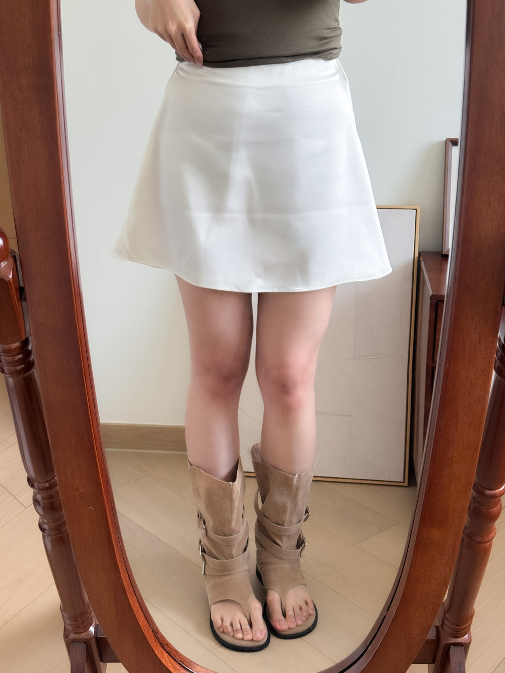 氣質ONNI的satin short skirt