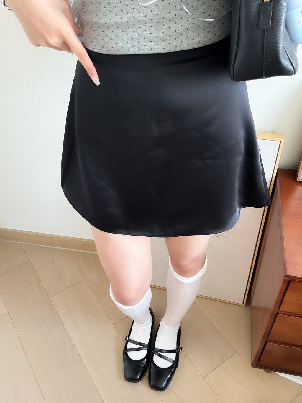 氣質ONNI的satin short skirt