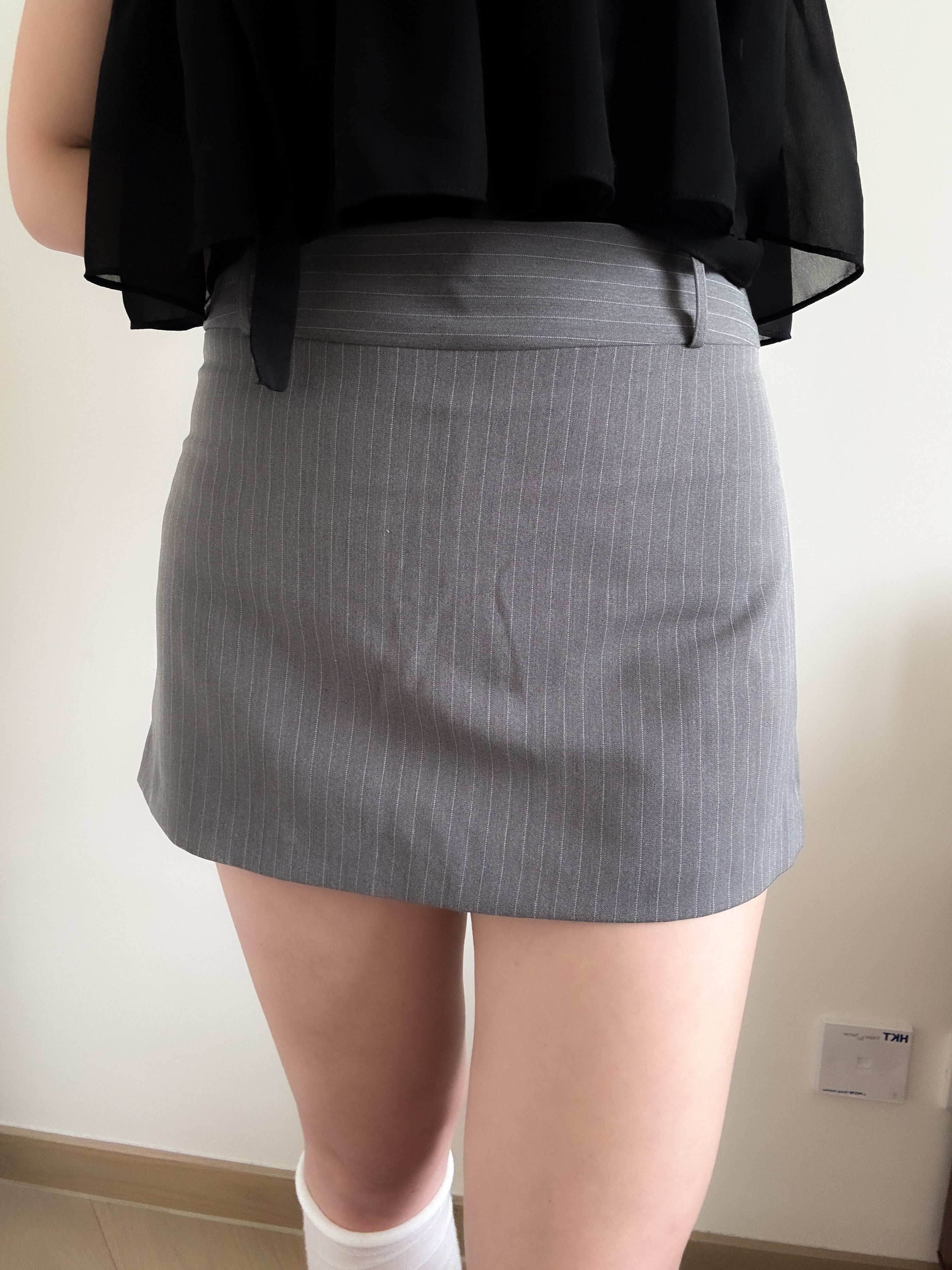 甜酷ONNI的直紋短西裙(with pant)