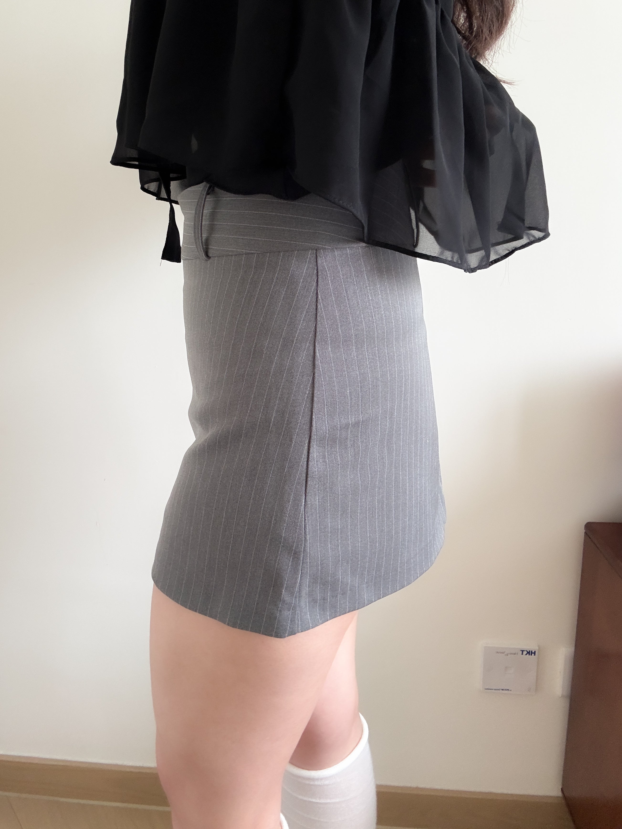 甜酷ONNI的直紋短西裙(with pant)