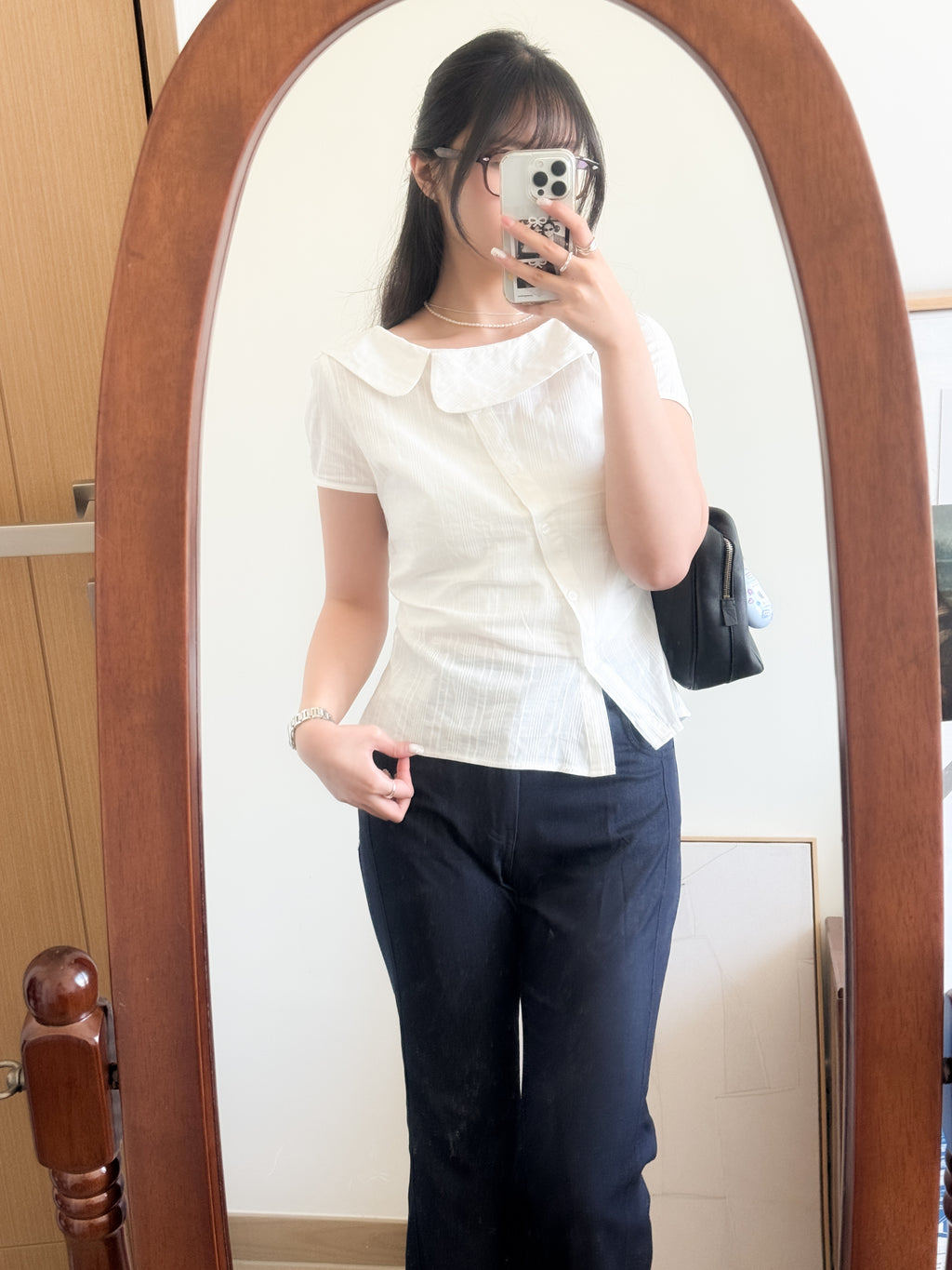 復古女孩的大圓領blouse