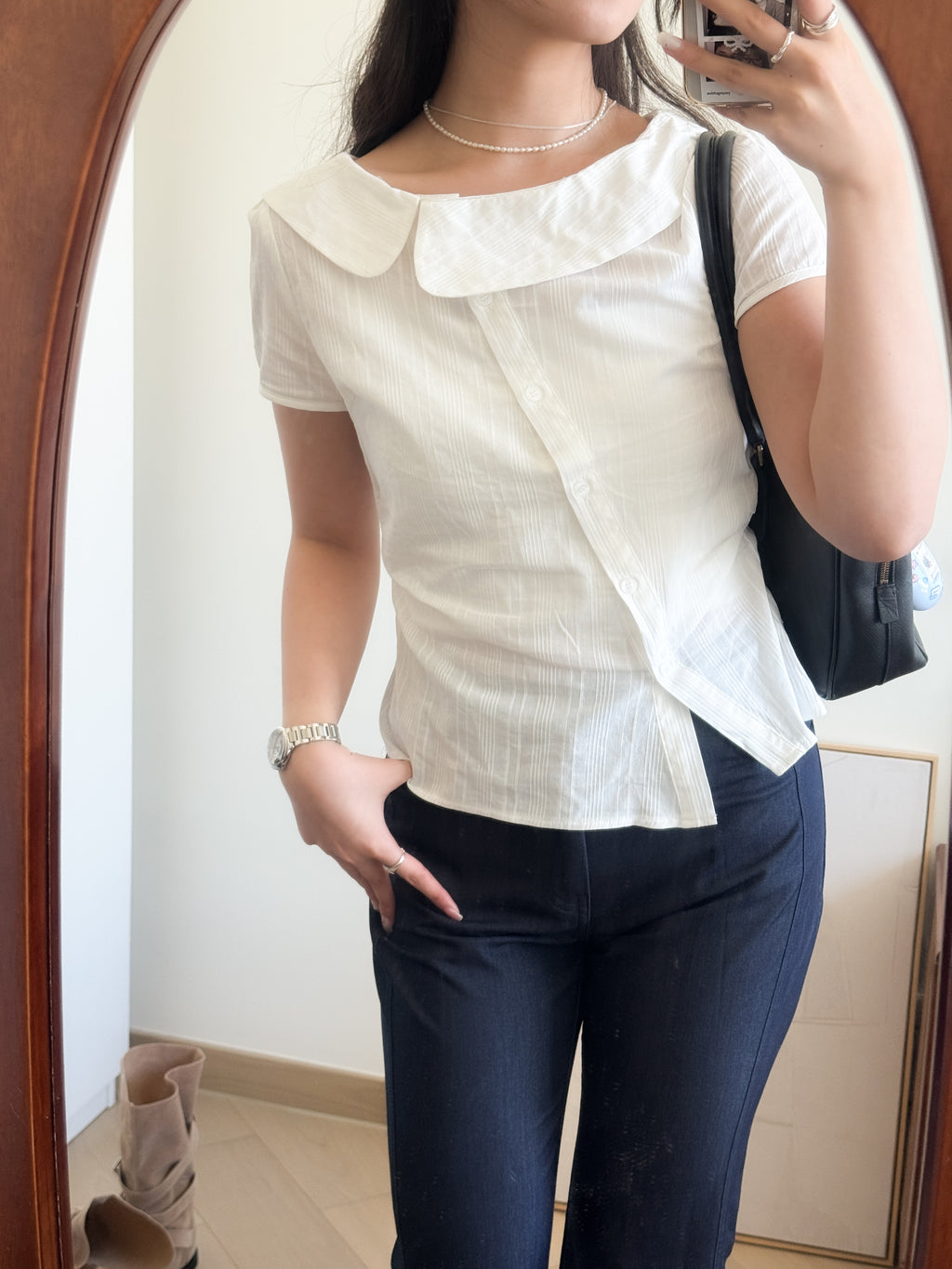 復古女孩的大圓領blouse
