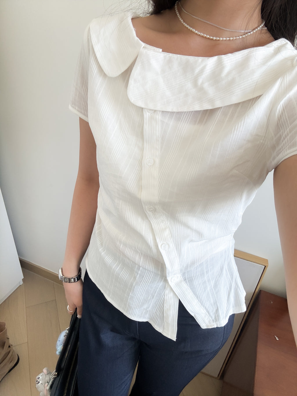 復古女孩的大圓領blouse