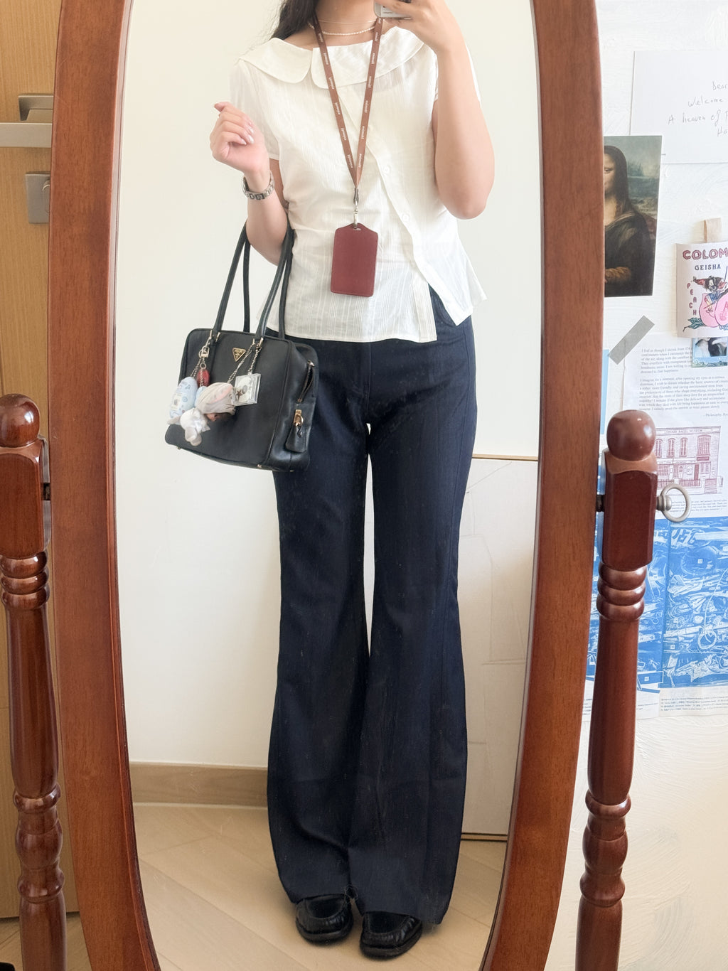 復古女孩的大圓領blouse