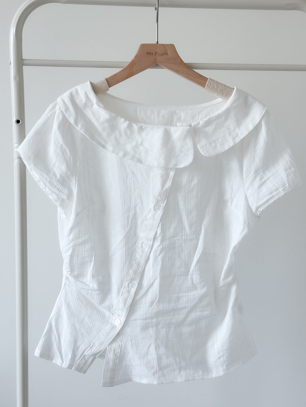 復古女孩的大圓領blouse