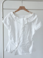 復古女孩的大圓領blouse