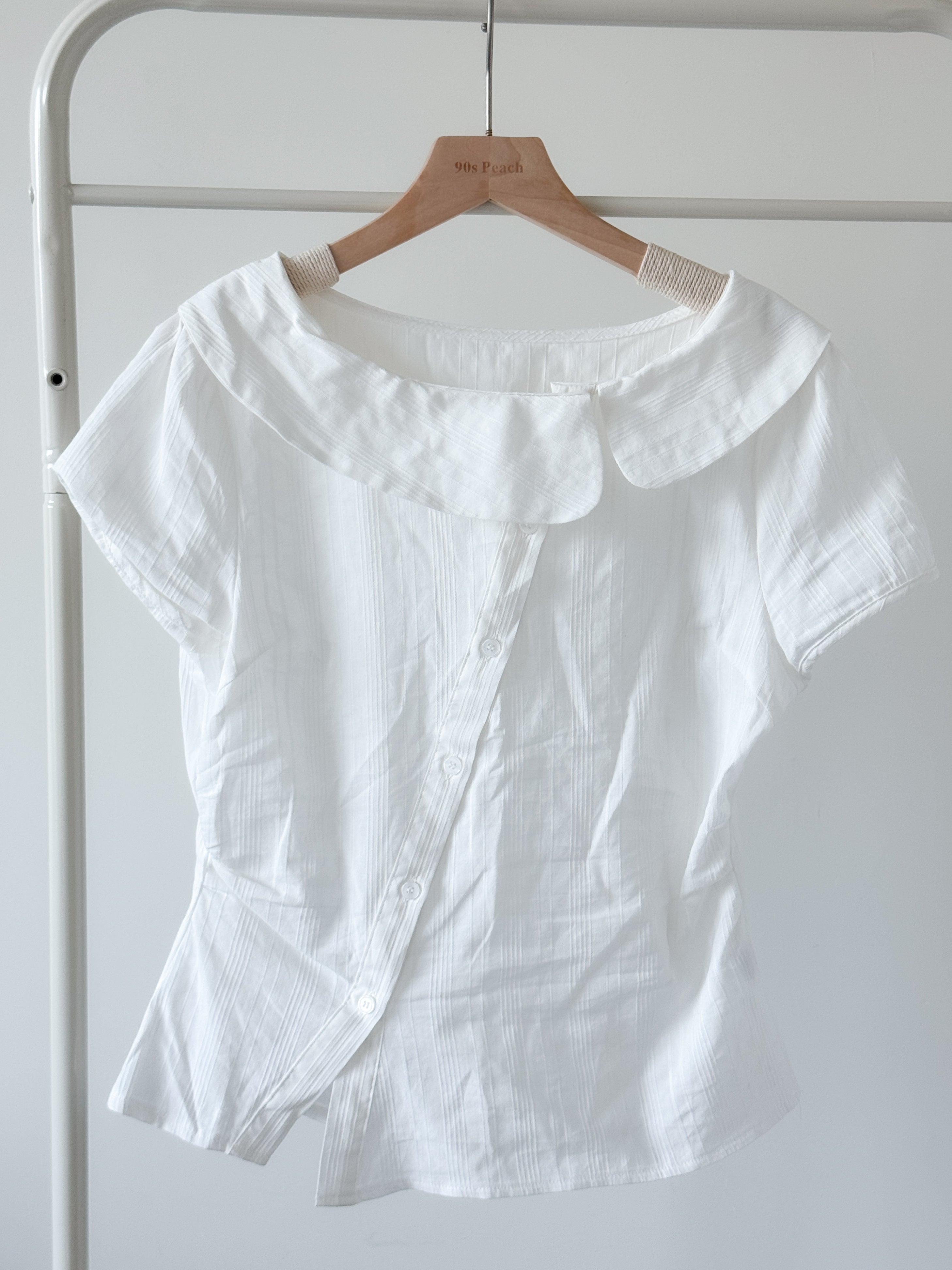 復古女孩的大圓領blouse