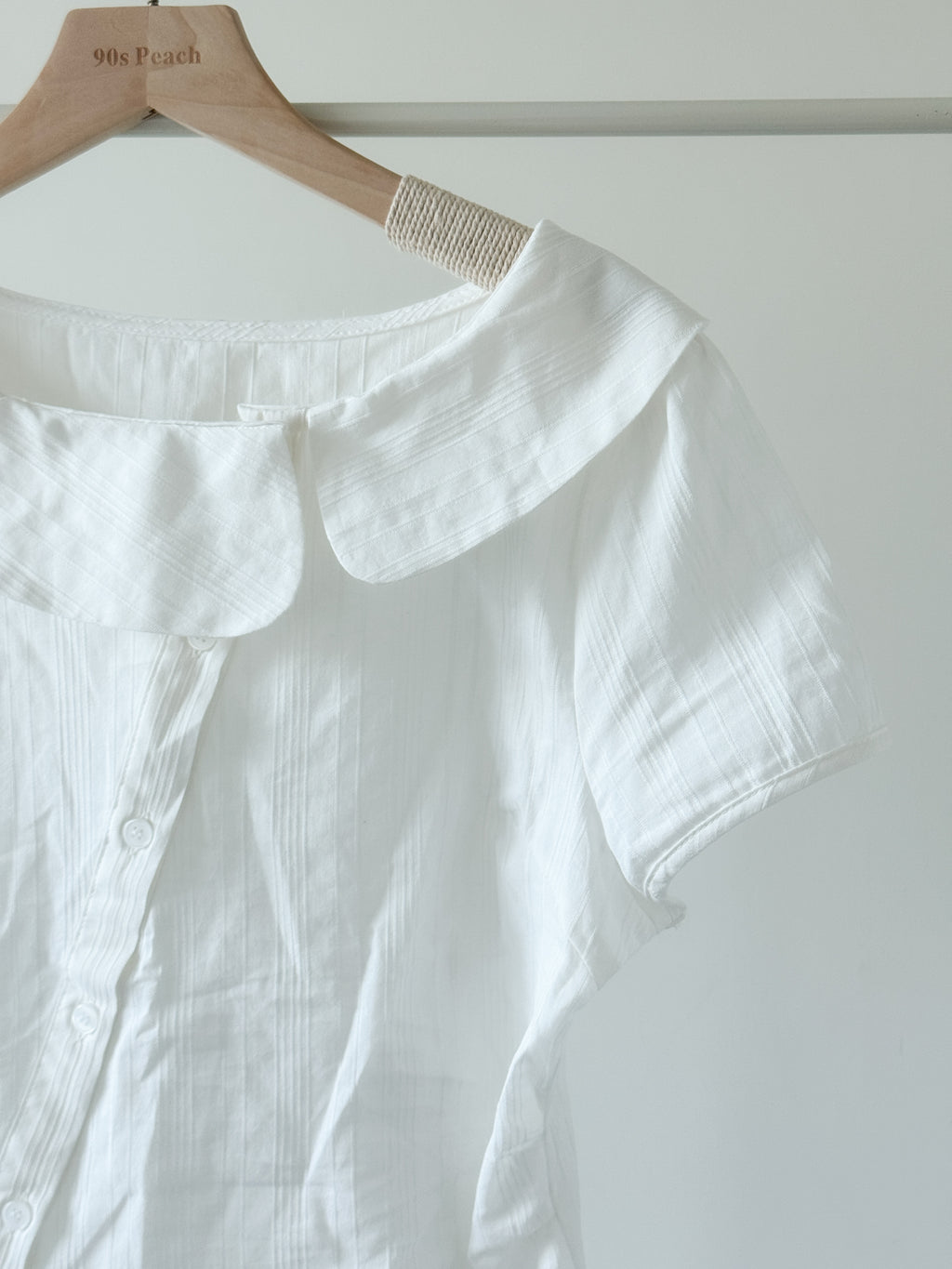 復古女孩的大圓領blouse