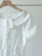 復古女孩的大圓領blouse