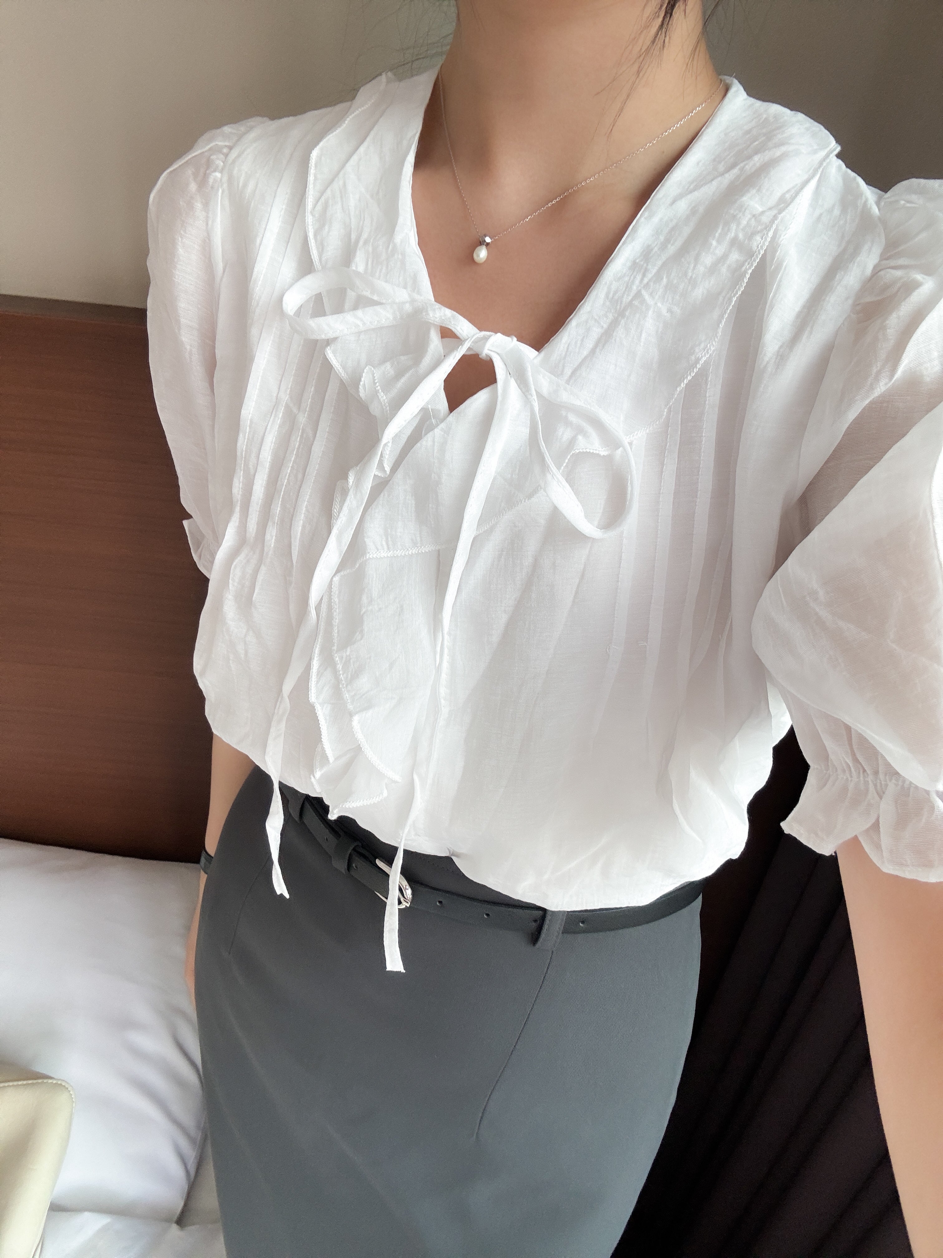 法式女孩的spring ruffle blouse